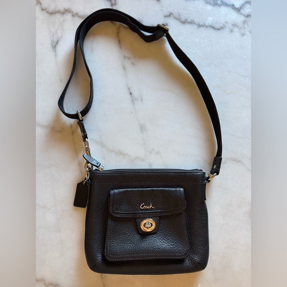 Coach Black Pebbled Leather Turn Lock Pocket Swingpack Crossbody Bag